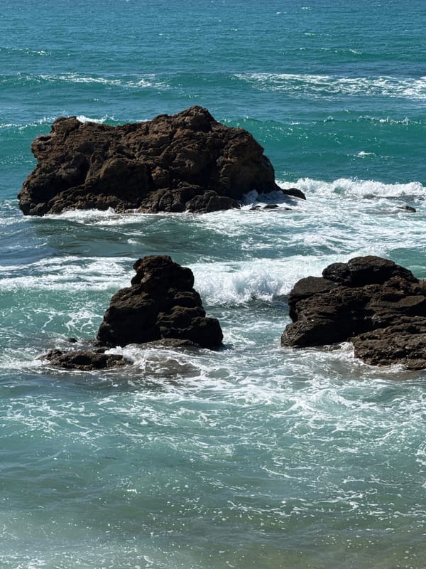 Summer afternoon surfing and coastal scenes documented in Bidart