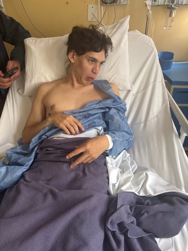 Patient hospitalized with leg injury in Ushuaia, boat dock documented