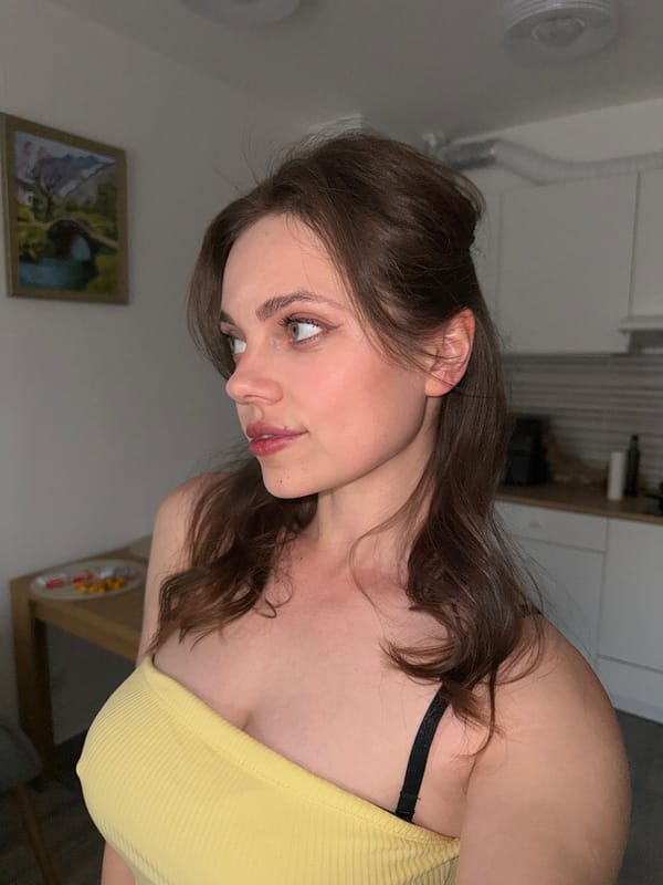 Woman in yellow top observed in Balatonlelle, Hungary