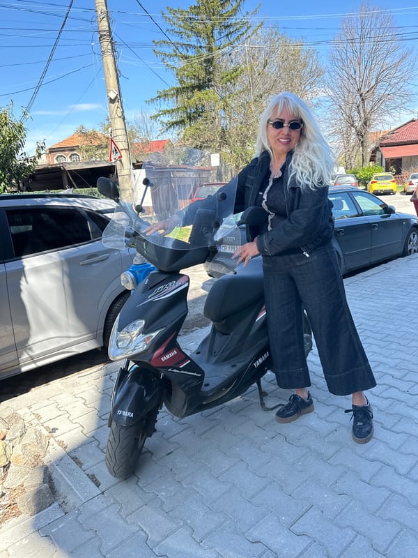 Spring morning documented in Sofia with bread, flowers, selfies