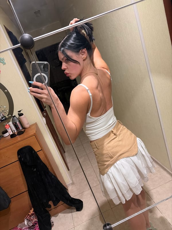 Bedroom selfie session in Ufa, Russia, multiple looks