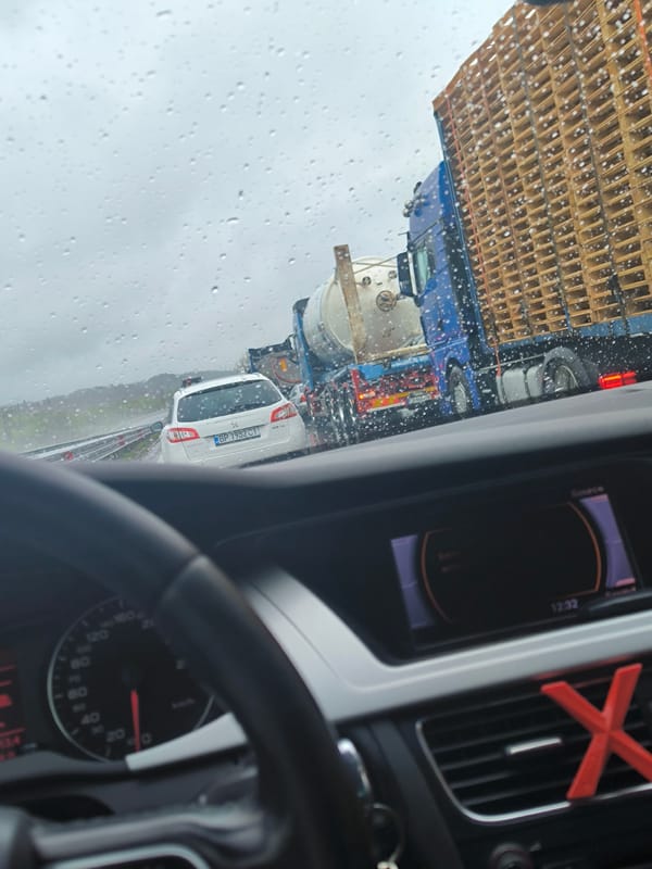 Highway traffic jam reported during rainy weather near Studena