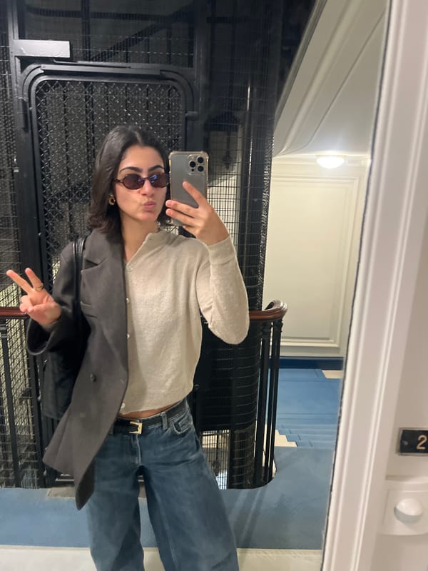 Morning moments captured in Paris: elevator selfie, organized workspace