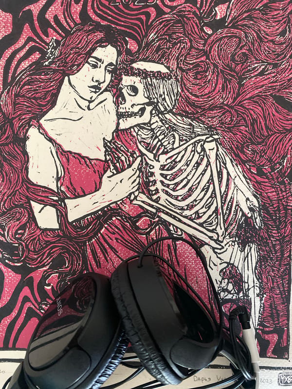 Skeleton artwork documented in Rusanovo, Russia