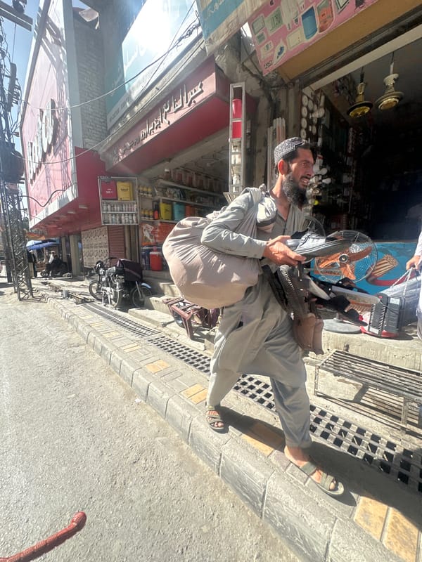 Street scenes including armed man observed in Quetta