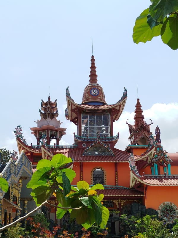 Morning temple tour documented across D'Ran, Vietnam Buddhist sites