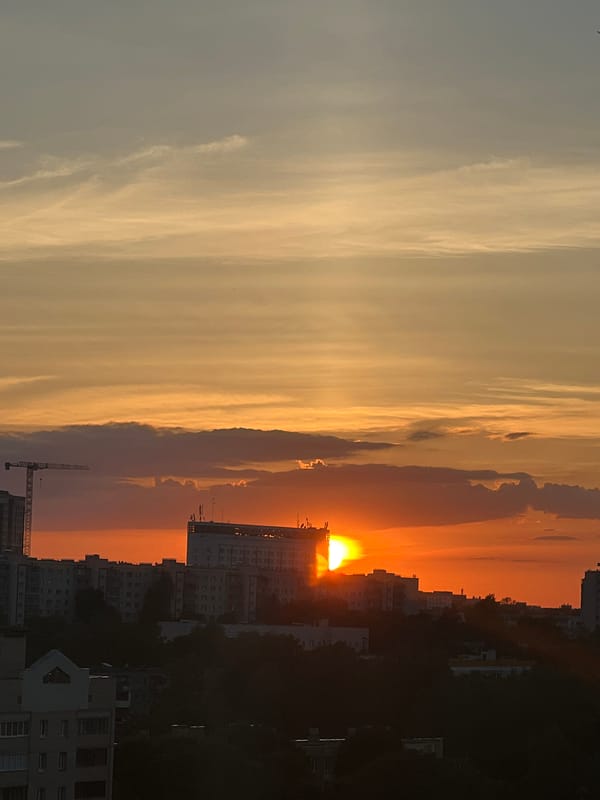 Minsk evening: sunset views, fresh flowers, and home moments