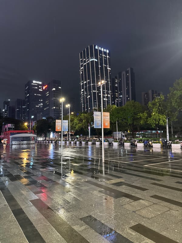 Rainy night scenes captured in Tianhe District, China
