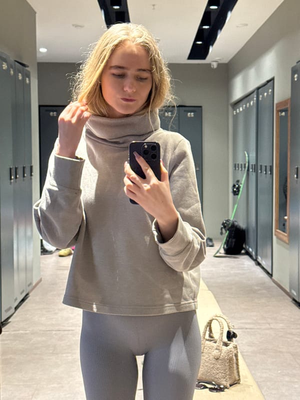 Woman documents morning routine with selfies in snowy conditions