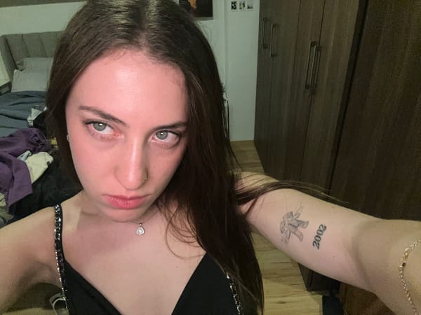 Woman takes mirror selfies in Huixquilucan apartment Sunday morning