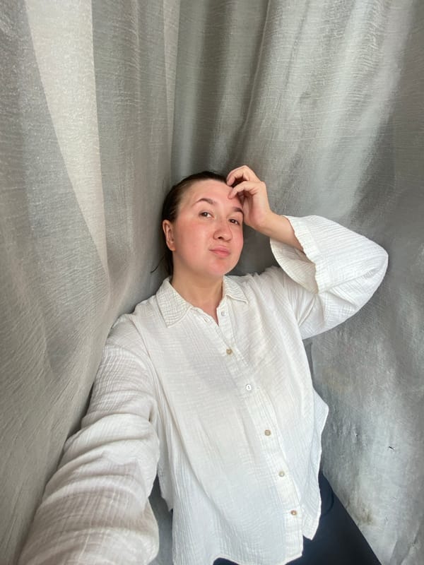 Woman documents morning routine through selfies in Chaikovsky, Russia