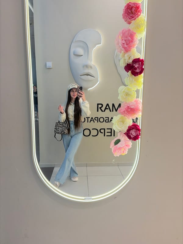 Shopping mall visit documented in Saint Petersburg
