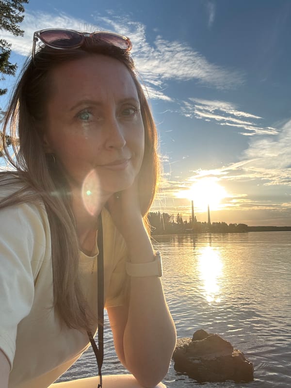 Summer evening on the Kama River — paddleboarding, sunsets, gathering