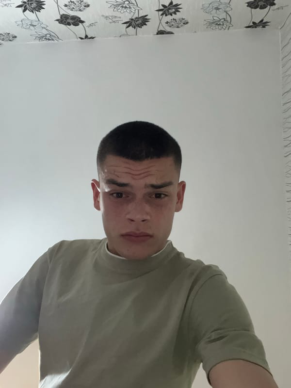 Man documents snack time with protein pudding in Bulgaria
