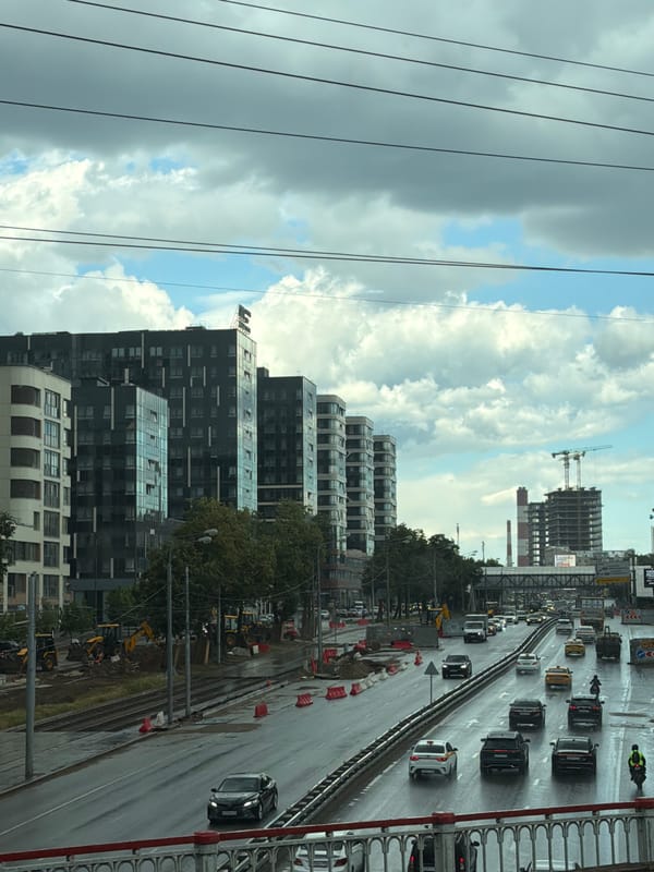 Moscow streets and a designer toy exhibition, one cloudy morning