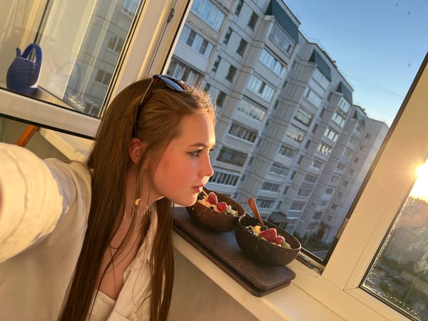 Sunset dining moments captured across Chaikovsky, Russia