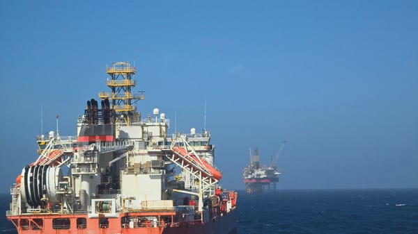 Offshore vessel 'KNOT' spotted near Randaberg oil platform