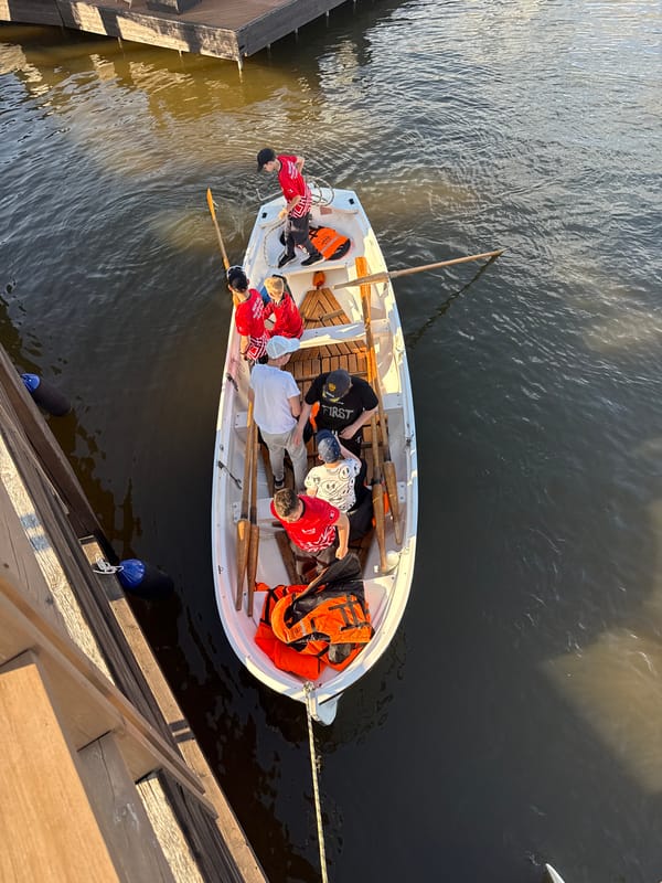 Afternoon boating activity recorded at Votkinsk Pond recreational area