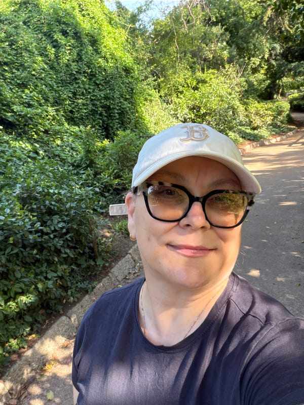 Sunny bench break in Southend with a dog and a selfie