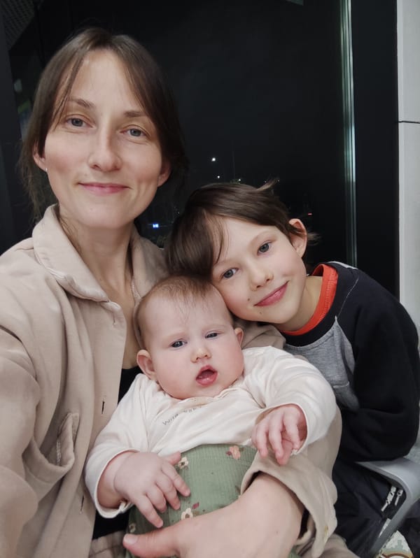 Family travels through Izhevsk transportation hubs with young children