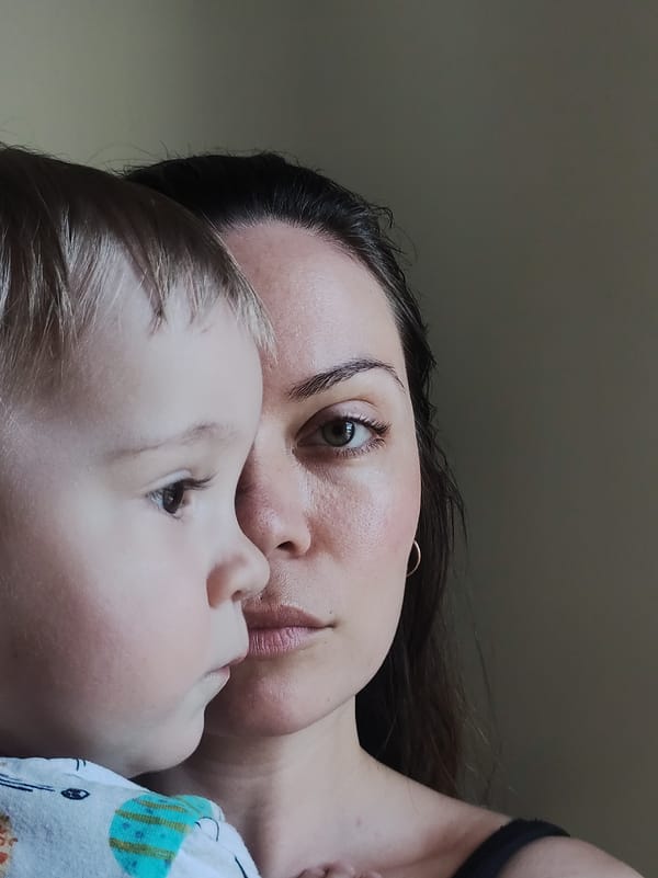 Early morning family moments documented in Фоки, Russia home