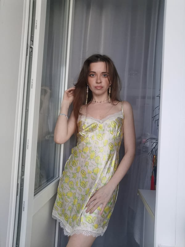Woman photographed in indoor portrait session April 23