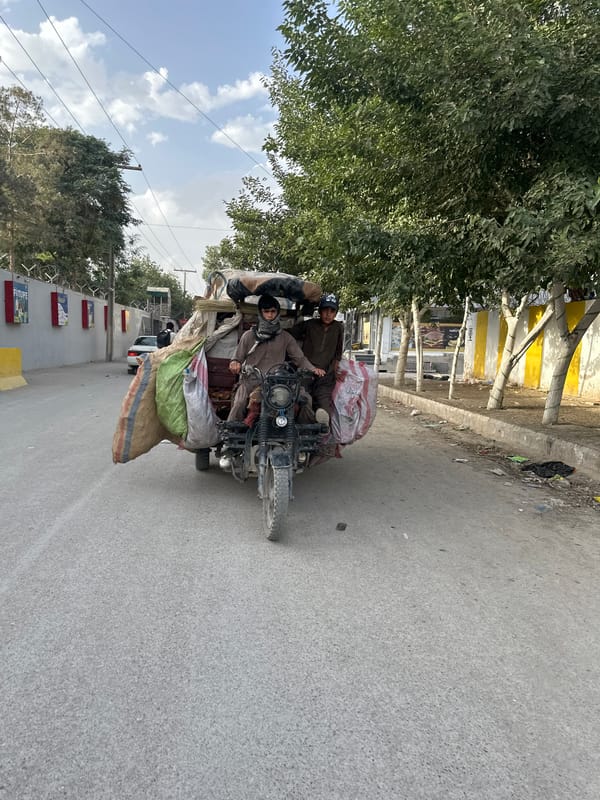 Loaded motorcycle-rickshaw carries passengers, cargo on Quetta road