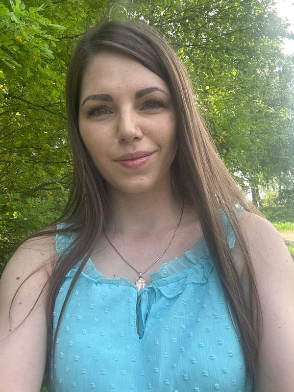 Woman documents spring day visit in Shevlyakovo, Russia