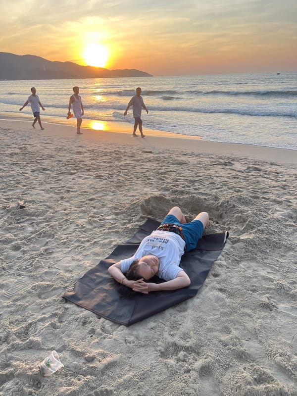 Sunset downtime on the sands of Đà Nẵng