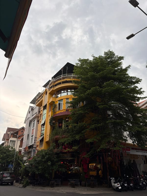 Morning street scenes documented across Thủ Đức, Vietnam