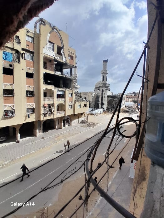 Morning street scenes documented from elevated view in Khan Yunis