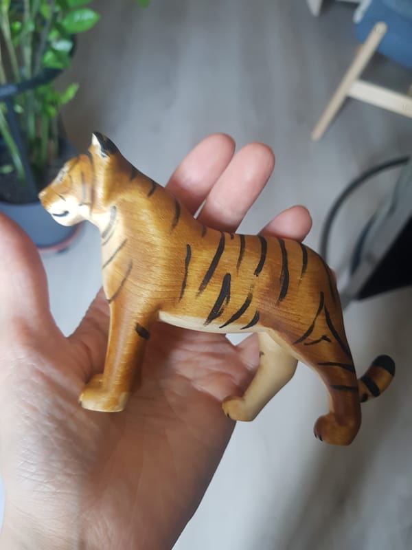 Wooden tiger figurine examined by witnesses in Saint Petersburg