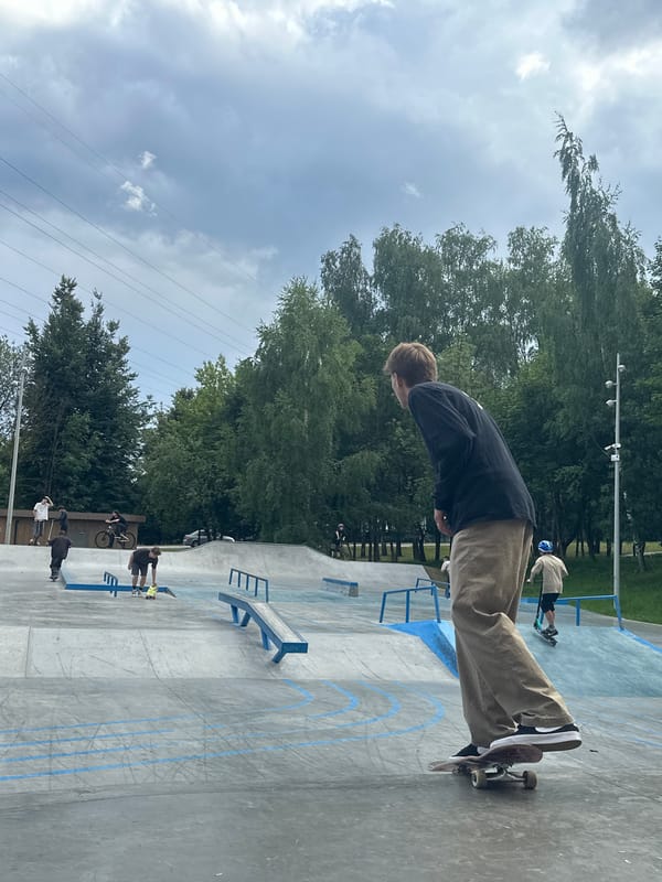 Concrete skatepark session on a grey Moscow day