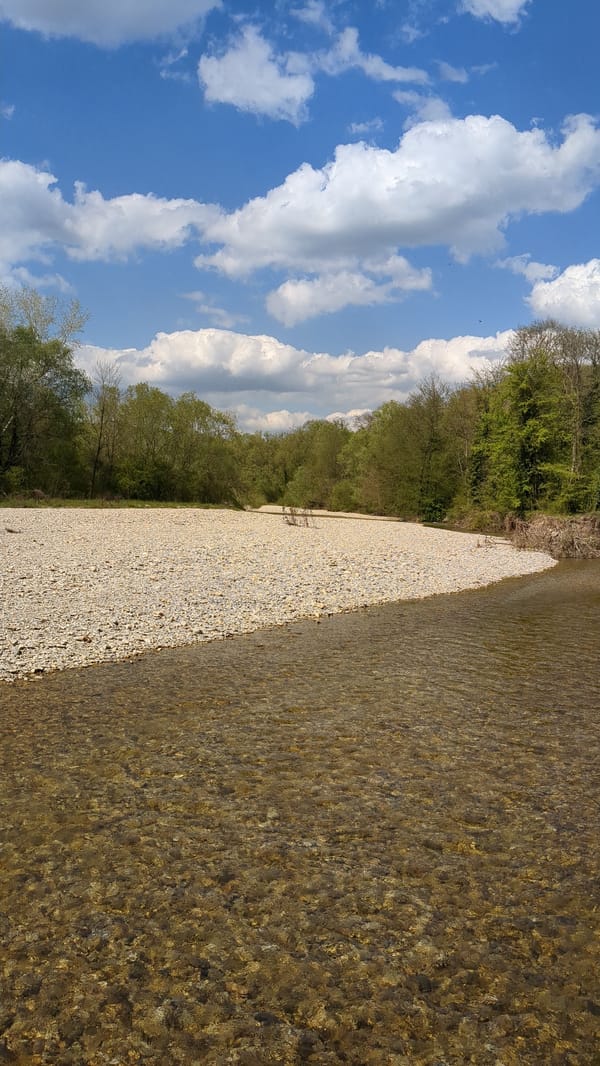 Spring river scenes documented in Beregovoe, Russia