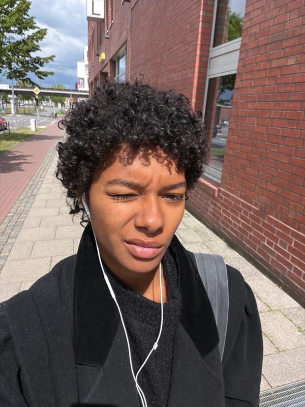 Person takes selfies in Bremen walkway and elevator