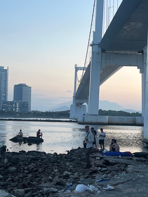 Snapshots of Đà Nẵng at dusk — waterfront, rubble, and daily life