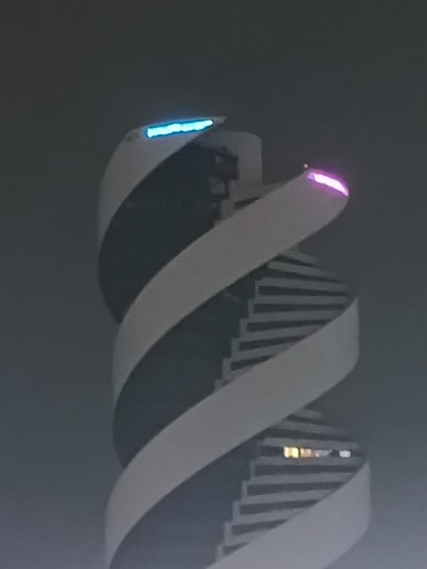 Late-night ramen dining captured in decorated San Andrés Cholula restaurant