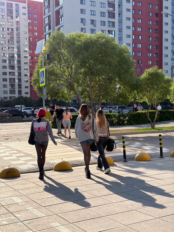 Daily street life documented in Tyumen, Russia