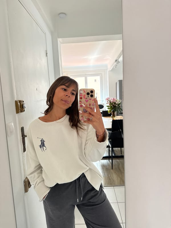 Woman's casual morning routine documented in Cannes residence