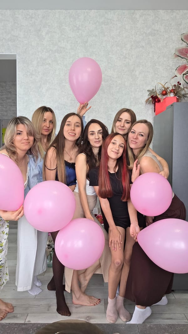 Women gather for informal photo session in Bulgakovo residence