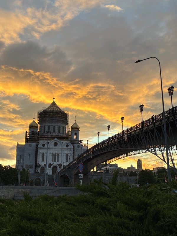 Witness captures Moscow cathedral sunset views over six minutes