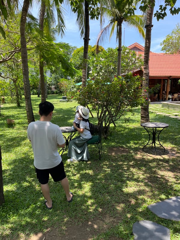 Early morning park scenes documented in Đà Nẵng Vietnam