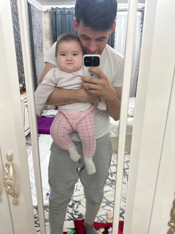 Father documents afternoon bonding moments with infant in Uzbekistan