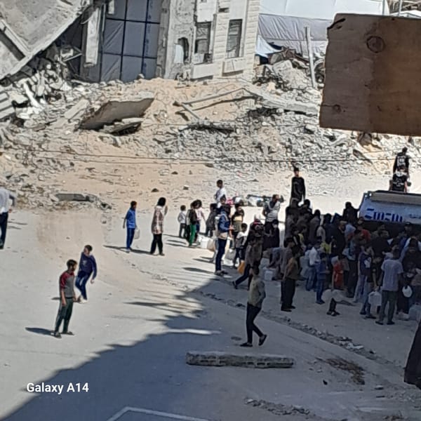 Urban destruction and displacement documented by multiple witnesses