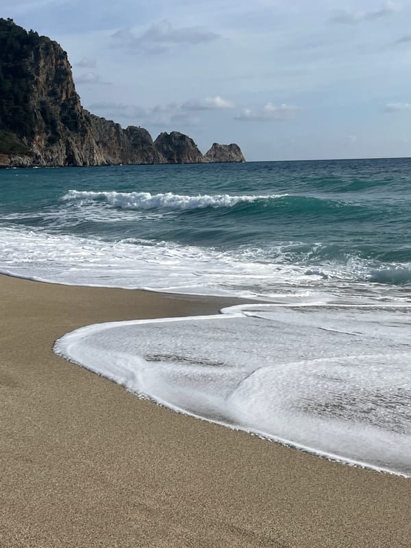 Tourist explores beaches, parks, and attractions in Alanya, Turkey