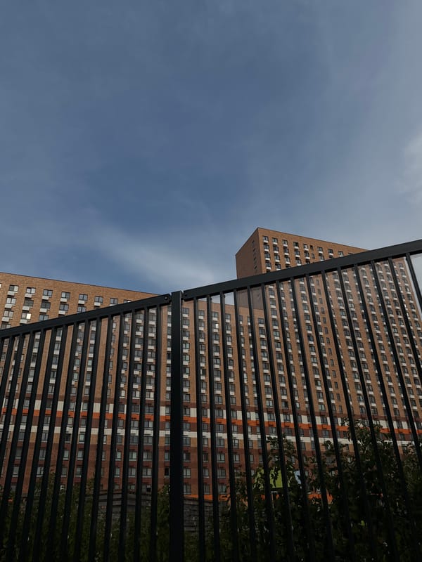 Moscow residential area documented in afternoon photo sequence