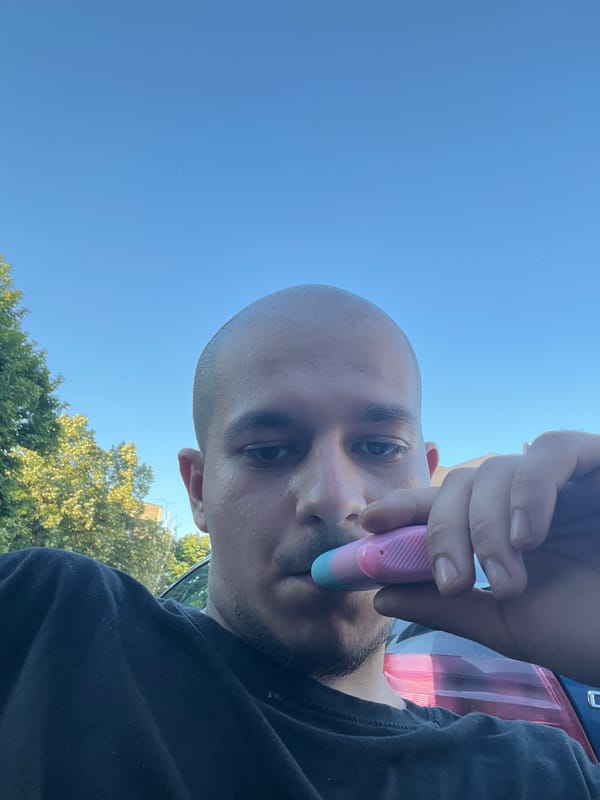 Man photographed vaping in Montana, Bulgaria
