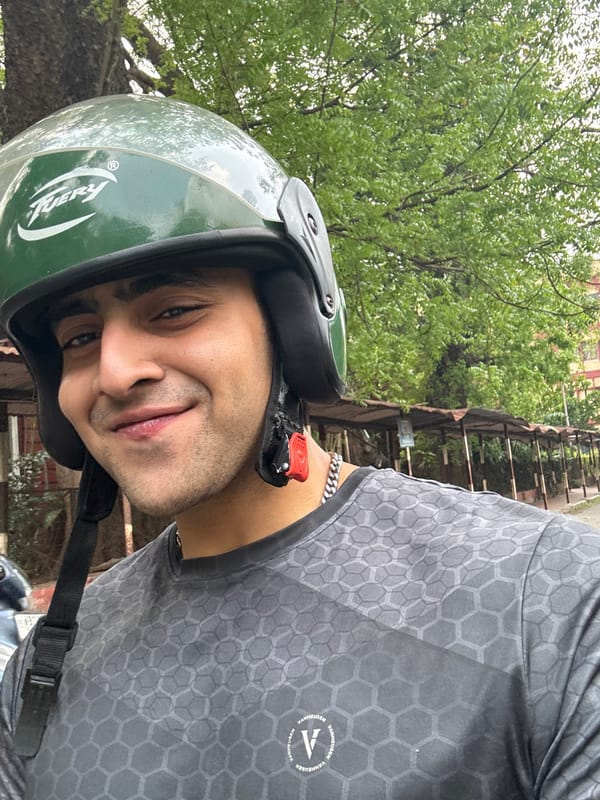 Man in green helmet spotted in Kolkata urban area