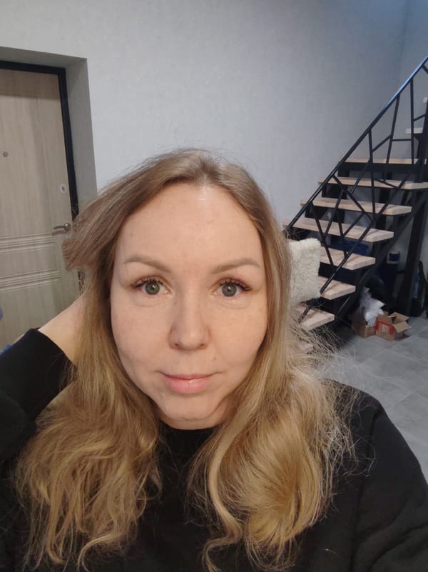 Woman photographed with child in Chaikovsky selfie session