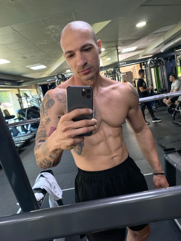 Tattooed man documents early morning workout session in Bulgarian gym